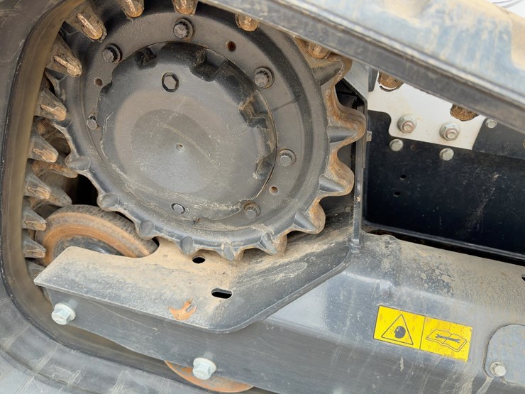 2024-bobcat-t770-image-13