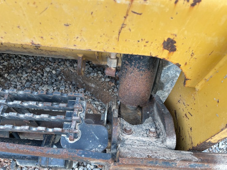 2017-caterpillar-259d-image-11