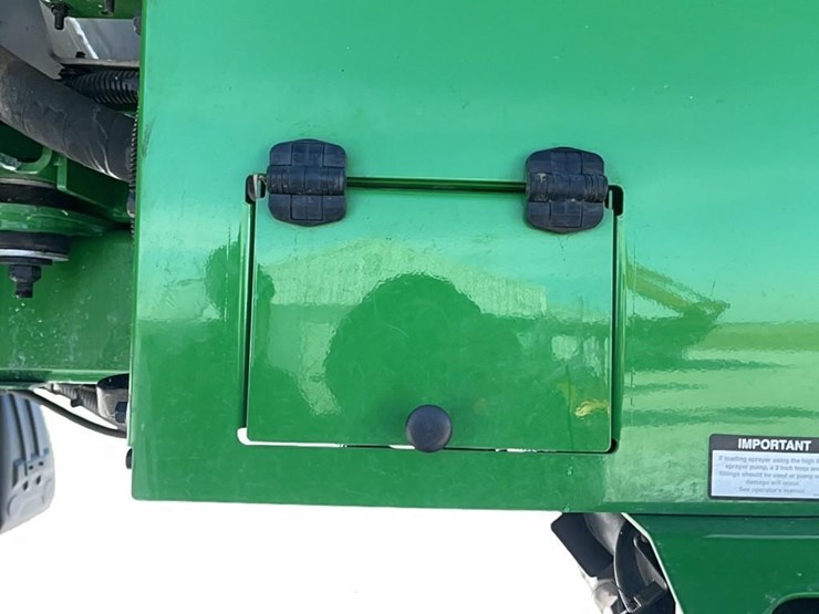 2023-john-deere-410r-image-9