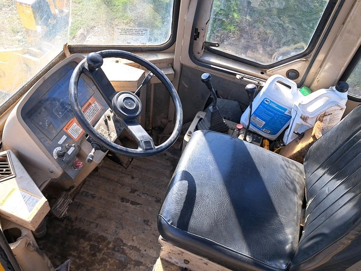 2001-deere-244h-image-16