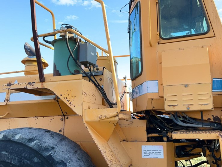 #300-•-2004-dressta-555b-wheel-loader-image-43