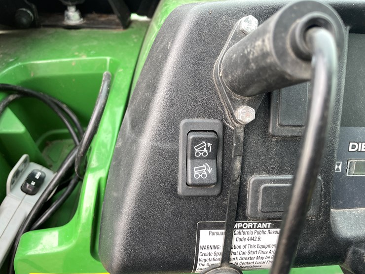 2013-john-deere-gator-image-27