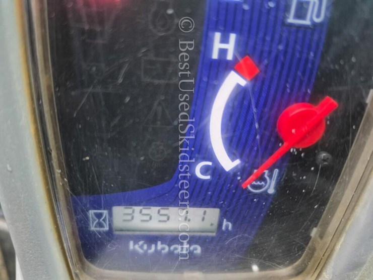 2019-kubota-svl95-2-skid-steer-loader-image-23