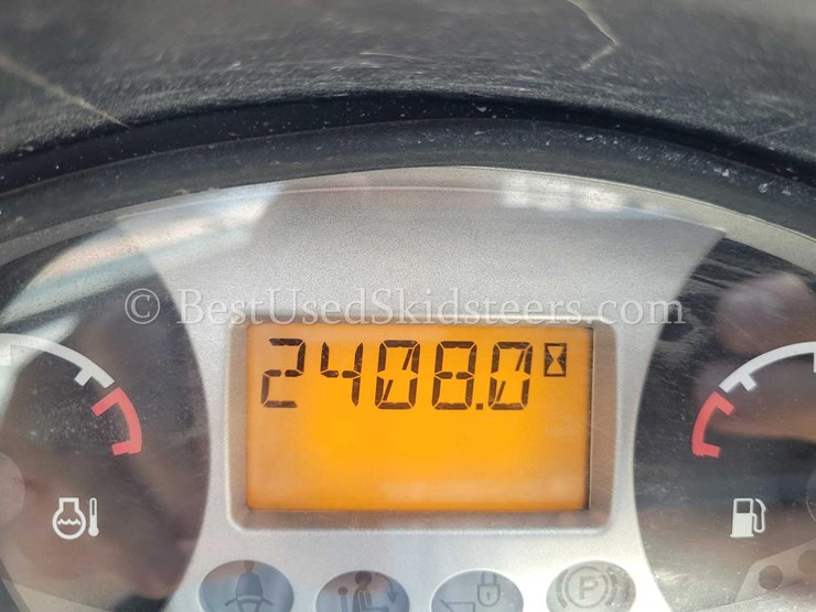 2021-bobcat-t740-image-20