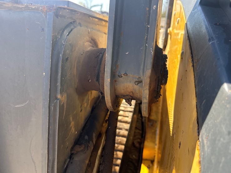 2015-deere-333e-image-19