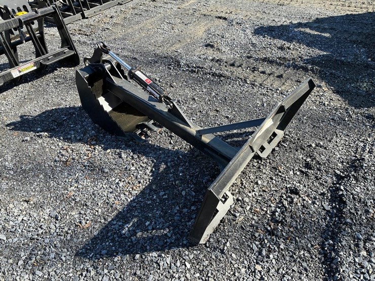 wildcat-skid-steer-backhoe-attachment-image-3