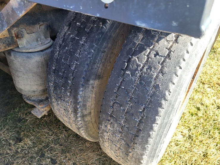 1995-ford-l9000-tandem-axle-day-cab-semi-image-33