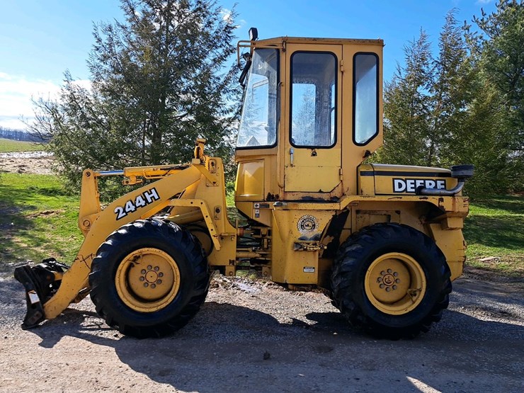2001-deere-244h-image-2
