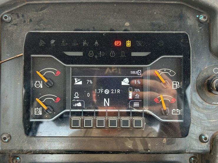 2023-caterpillar-d1-image-52