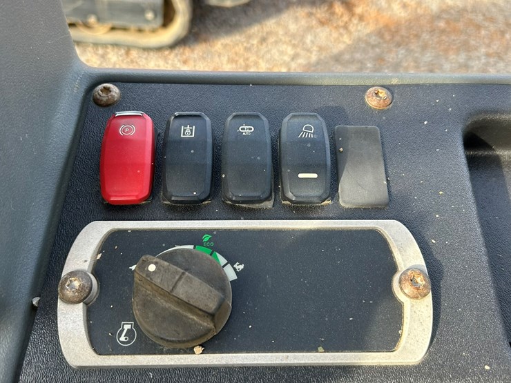 2015-caterpillar-d5k-image-39