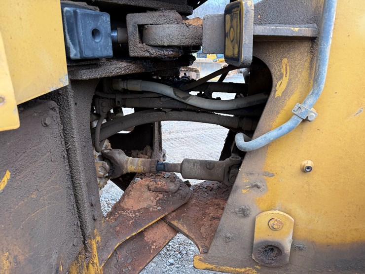 2005-caterpillar-930g-image-26