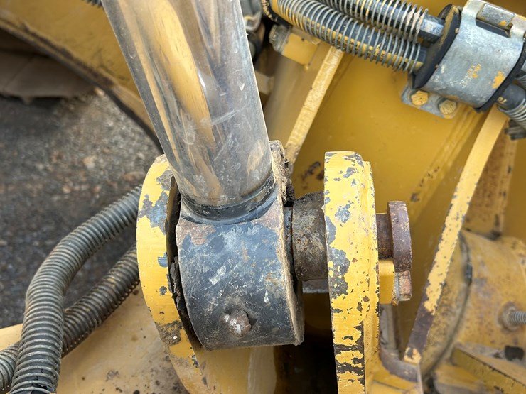 2015-caterpillar-d6t-lgp-image-22
