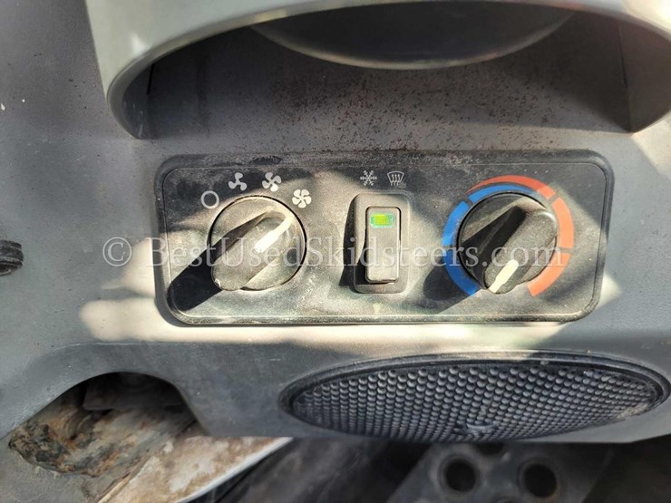 2021-bobcat-t740-image-10