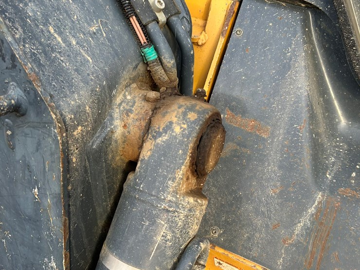 2011-deere-333g-image-13