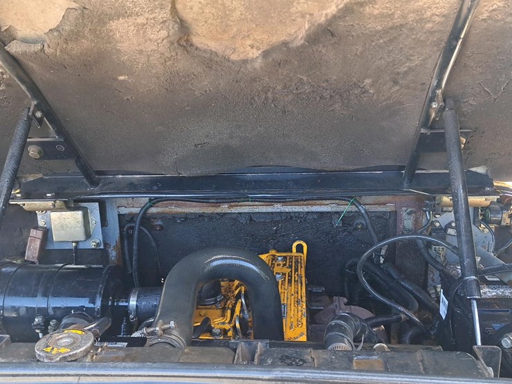 2001-deere-244h-image-9