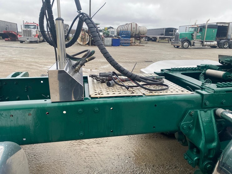 2002-peterbilt-379-image-48