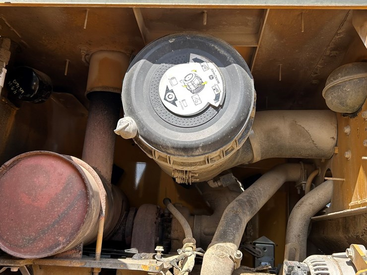 2010-deere-544k-image-54