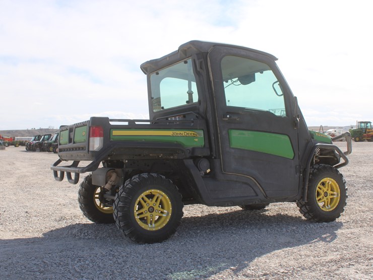 2019-john-deere-gator-image-5