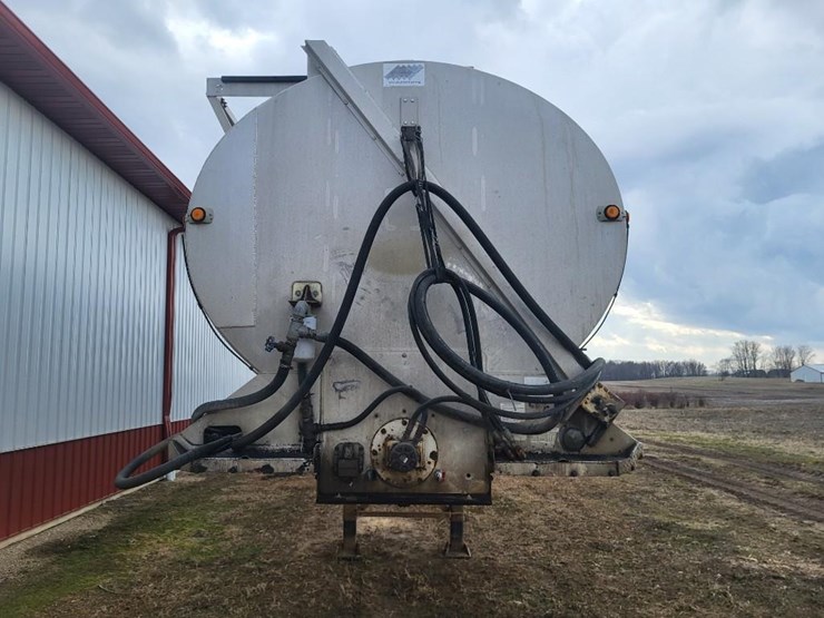 1996-warren-tandem-axle-feed-semi-trailer-image-9