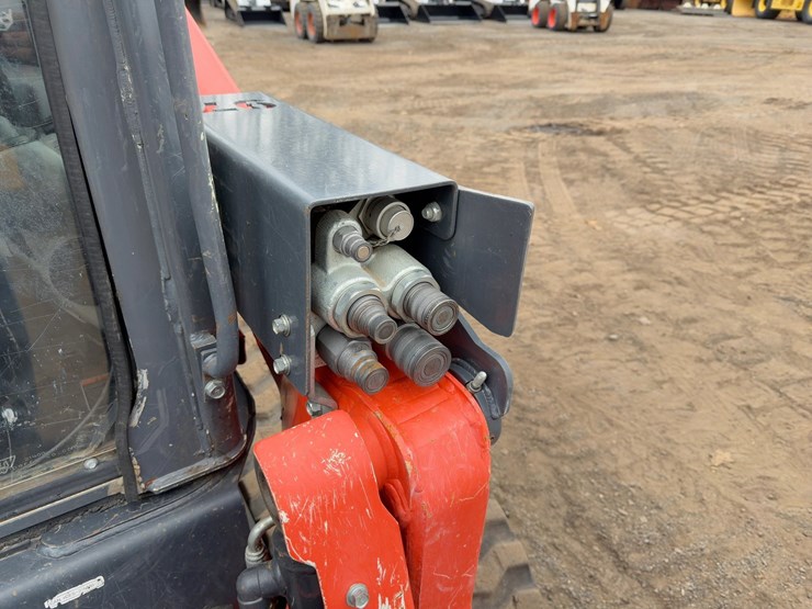 2021-kubota-svl97-2-image-11