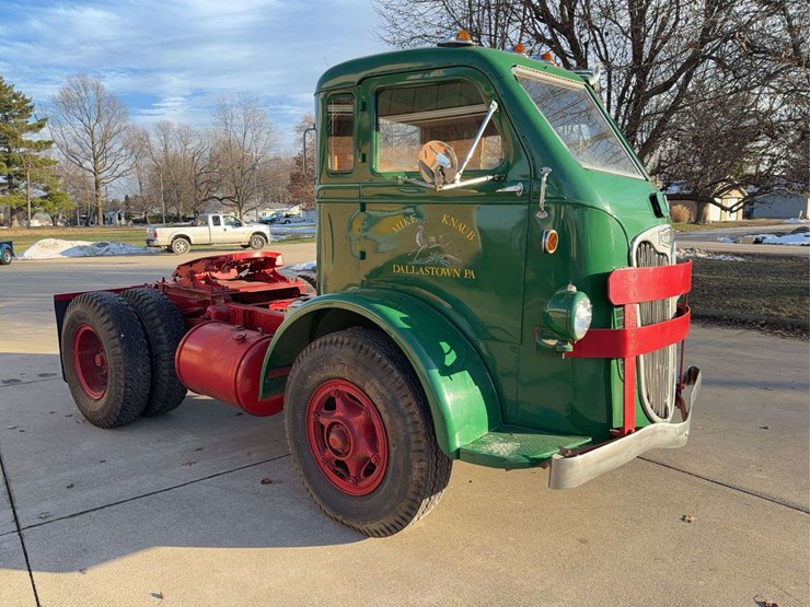 autocar-u70-truck-tractor-image-4