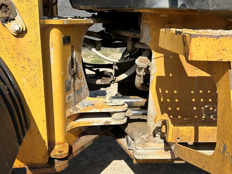 2010-deere-544k-image-29