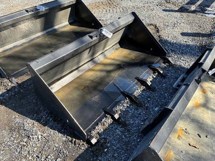 wildcat-68"-skid-steer-tooth-bucket-image-1