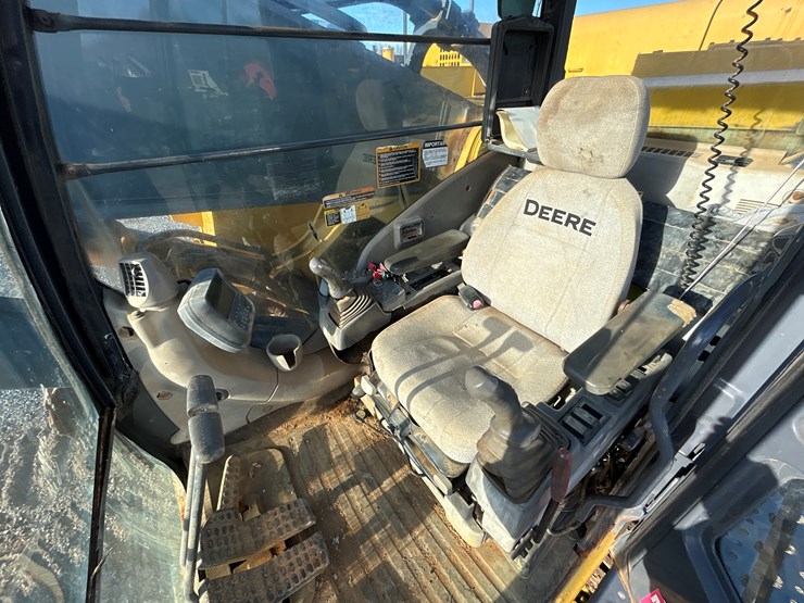2006-deere-650d-lc-image-47