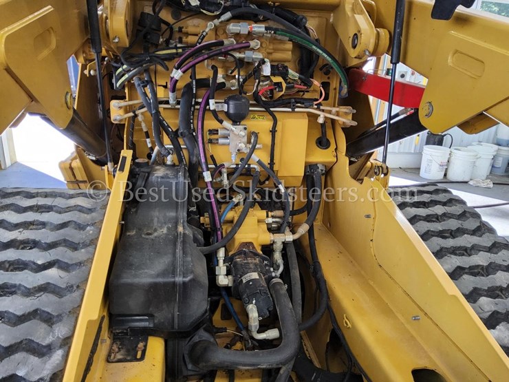 2016-caterpillar-259d-image-10