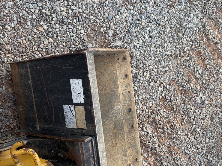 2017-caterpillar-259d-image-12