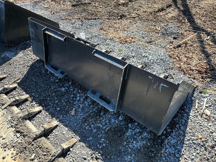 wildcat-78"-skid-steer-tooth-bucket-image-4