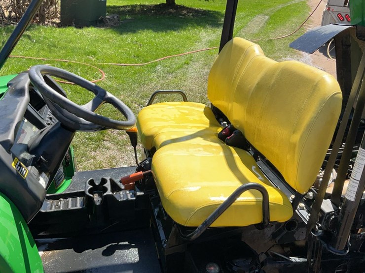 john-deere-gator-image-12