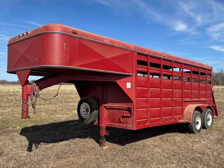 1992-wilro-livestock-trailer,-steel,-20'-x-6-1/2'-,-cut-gate,-**-titled-**-image-2