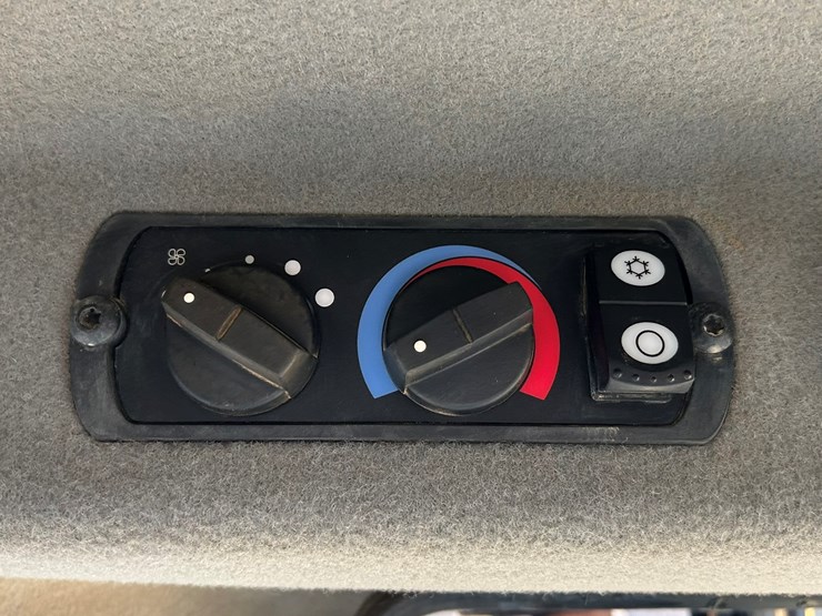 2015-caterpillar-d6t-lgp-image-69