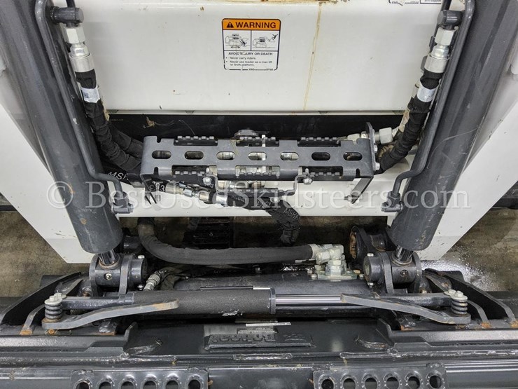 2023-bobcat-t740-image-21
