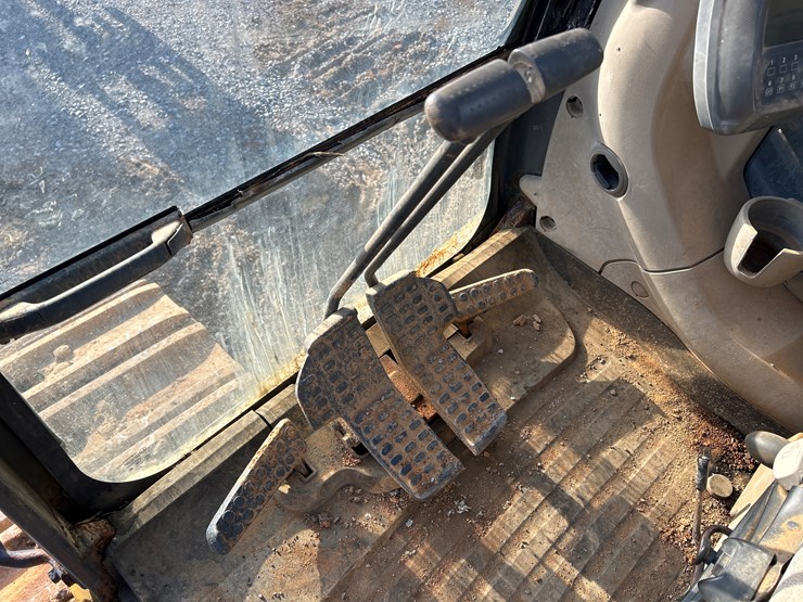 2006-deere-650d-lc-image-48