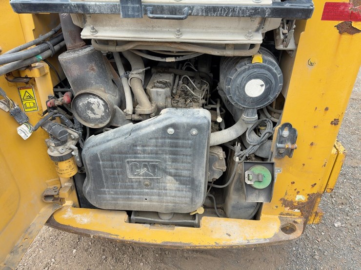 2011-caterpillar-272c-image-16