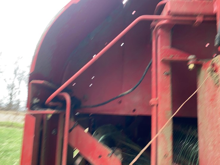 new-holland-br7060-image-27