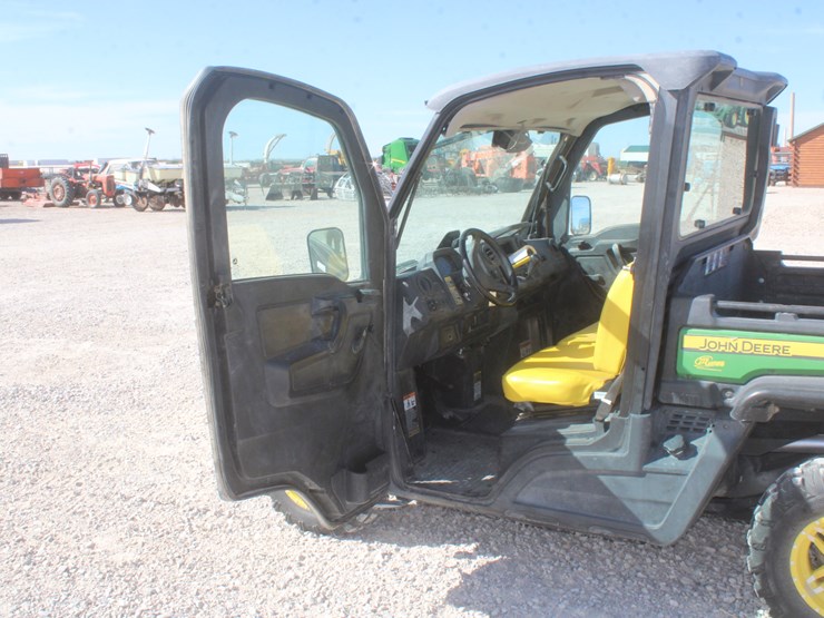 2019-john-deere-gator-image-15