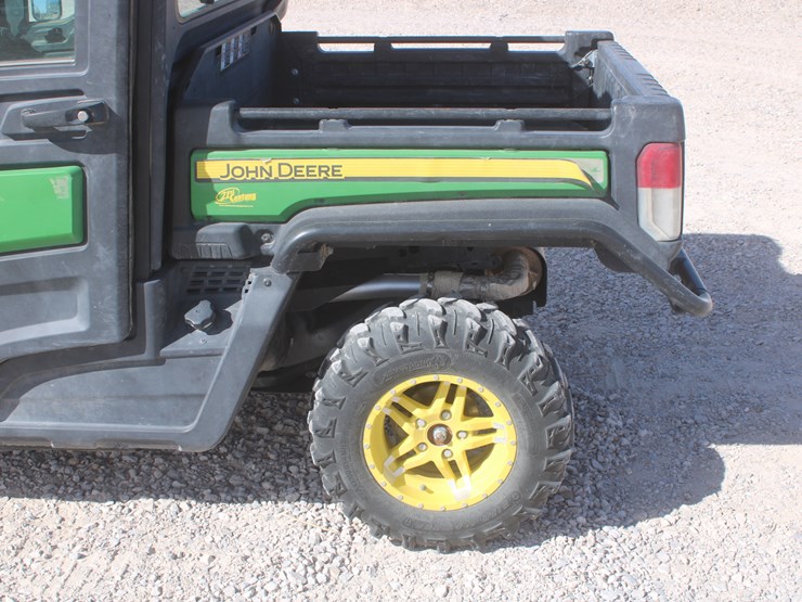 2019-john-deere-gator-image-14