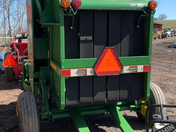 john-deere-335-image-5