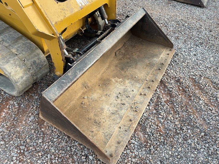 2017-caterpillar-259d-image-10