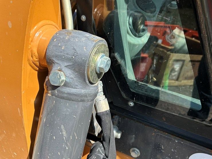 2023-case-tv450b-image-13