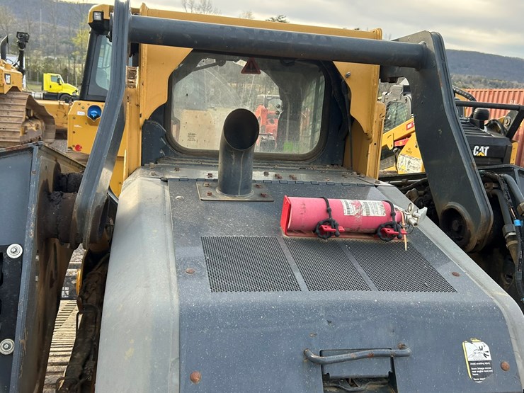 2011-deere-333g-image-28