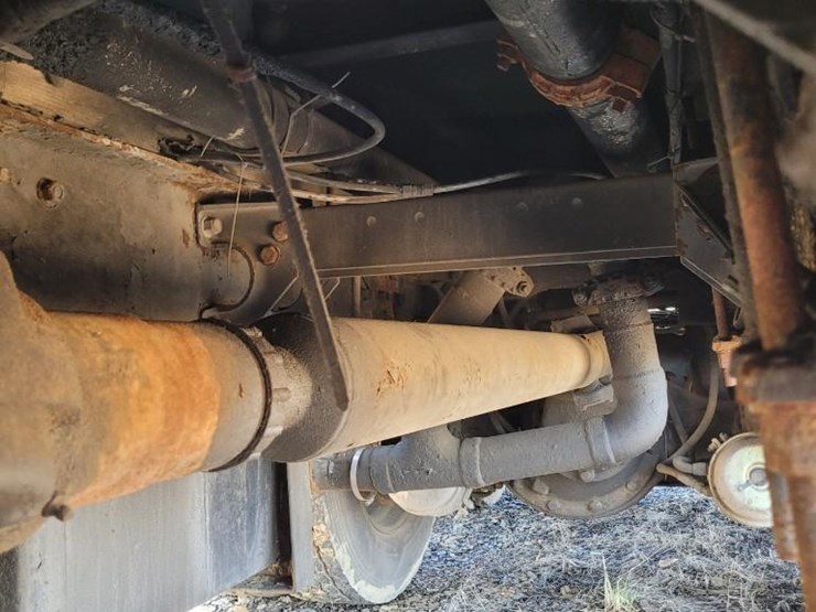 1993-peterbilt-377-image-13