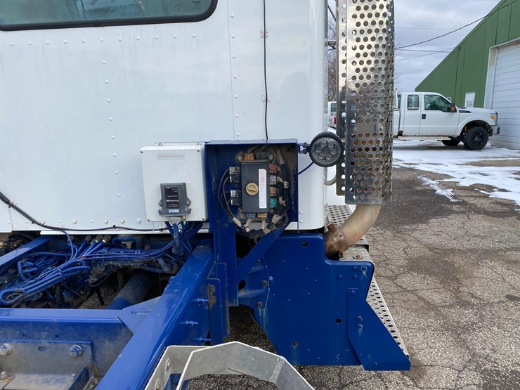 2012-kenworth-t370-image-18