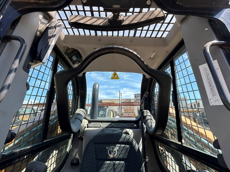 2023-case-tv450b-image-39