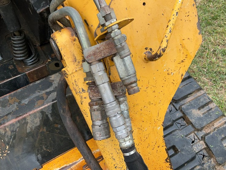 2003-deere-ct332-image-49