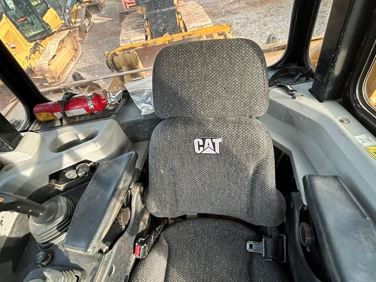 2015-caterpillar-d6t-lgp-image-75