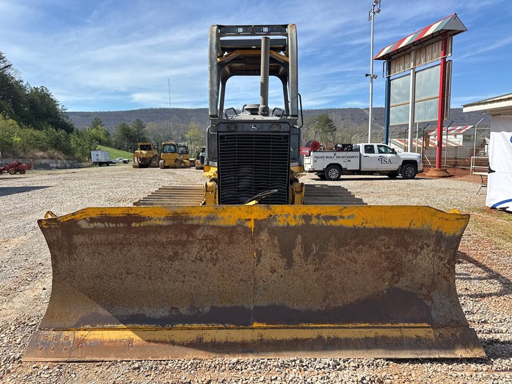 2006-deere-700j-image-8